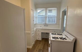 2 beds, 1 bath, $2,695, Unit 1445.5