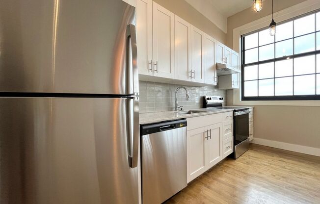 1 bed, 1 bath, 789 sqft, $1,700, Unit UNIT 614