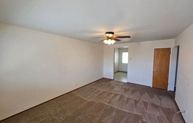 RETIREMENT COMMUNITY 62+ ONLY: 1 Bed/1 Bath "Special Treat" - San Leandro