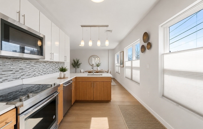 2 beds, 2 baths, 1,070 sqft, $3,200, Unit 209