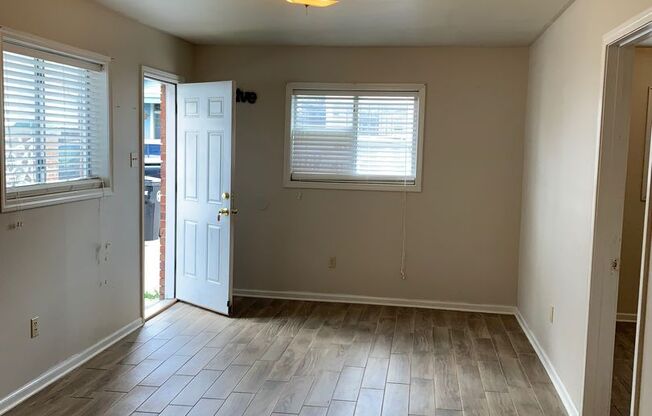 2 beds, 1 bath, 995 sqft, $995