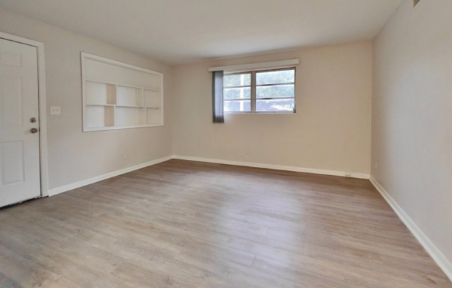 **"Live Among the Palms: Your Arlington Oasis Awaits!"**