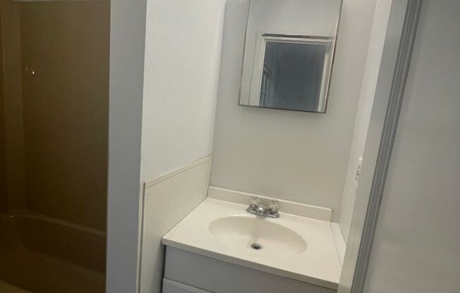 1 bed, 1 bath, 1,500 sqft, $950, Unit 2710 A