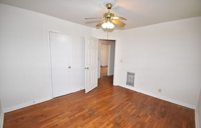 2 beds, 1 bath, $825