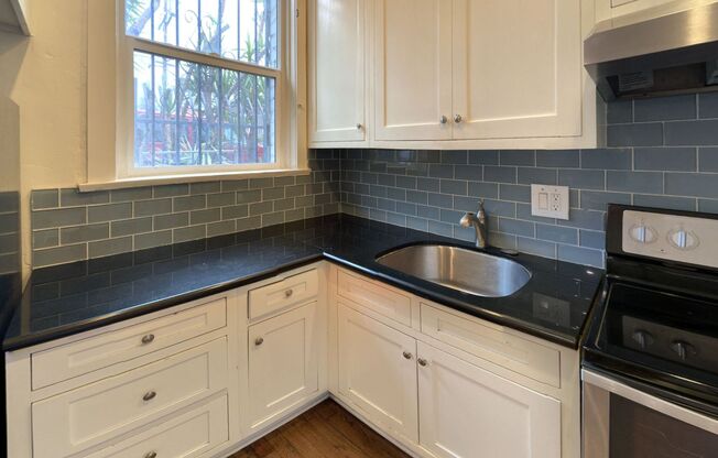 Sunset Apts...Gorgeous Newly Remodeled Apartments..CALL NOW!