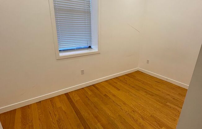 2 beds, 1 bath, 9,999 sqft, $2,250, Unit 64-201