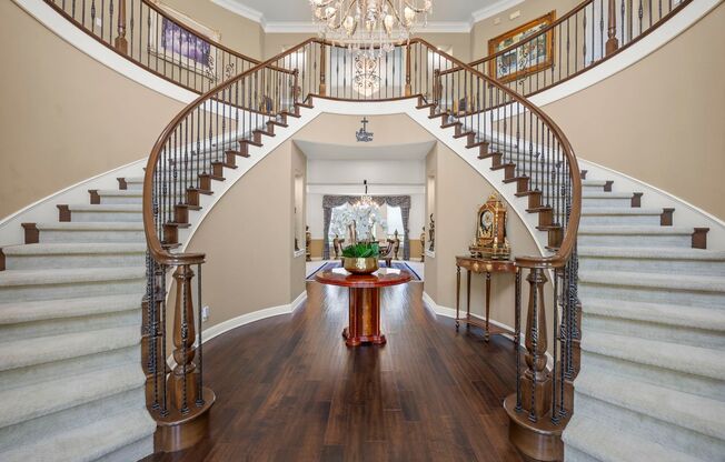 Exquisite Luxury Living in the Moorpark Country Club Estates