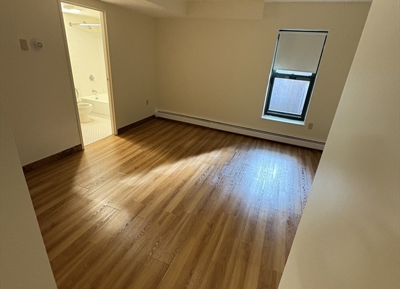 3 beds, 1 bath, 1,000 sqft, $4,500, Unit 3