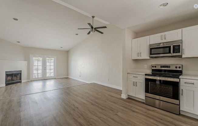 2 bed 2 bath Townhome in Central Phoenix!! Gated and Pool!