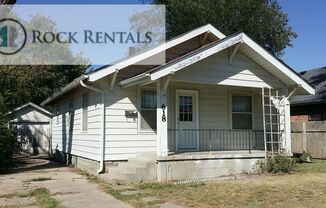 Two Bed With Large Fenced Yard