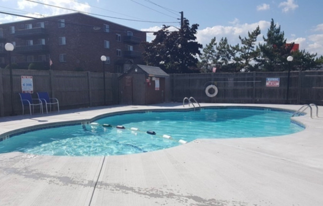 Beautiful Studio condo, ground floor, community pool