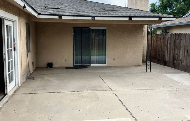 3 beds, 2 baths, $2,300