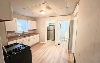 3 Bed 1 1/2 Bath & FORMAL DINING ROOM | In Unit Laundry | Enclosed yard!