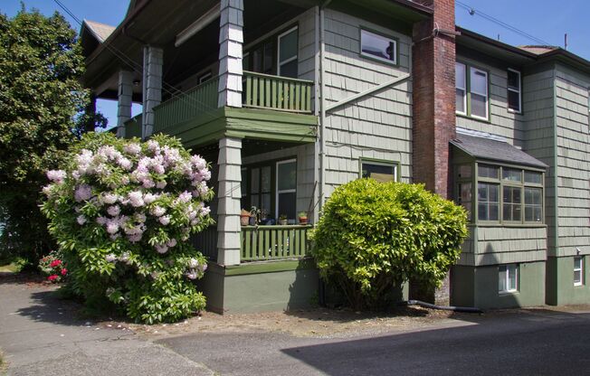 3324-3338 S Kelly Ave