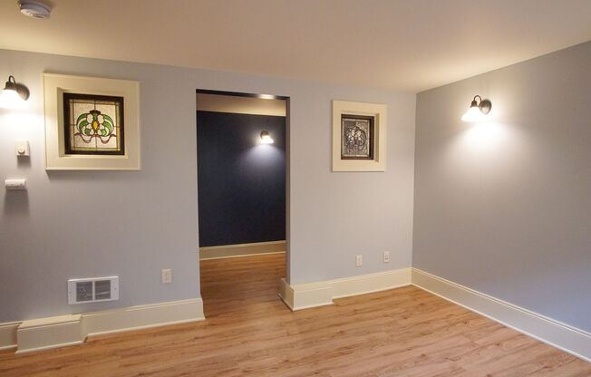 NW Fantastic 1 Bdr + Flex Space - Close to Everything!