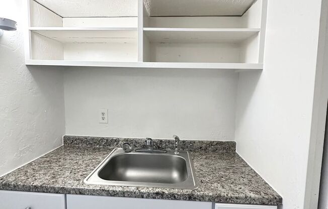 Studio, 1 bath, 235 sqft, $700