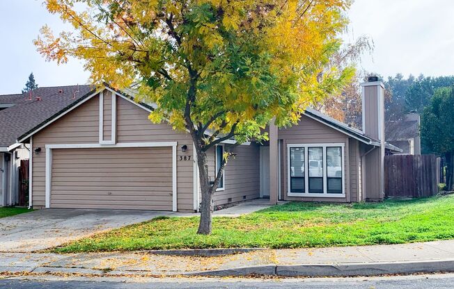 Charming 3 Bedroom 2 Bath Home in the Pocket Area