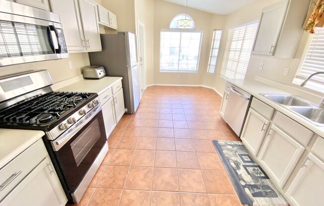 BEAUTIFUL 3 BEDROOM, 2 BATH SINGLE-STORY HOME NESTLED IN A CUL-DE-SAC