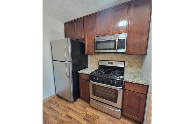 3 beds, 2 baths, $2,095