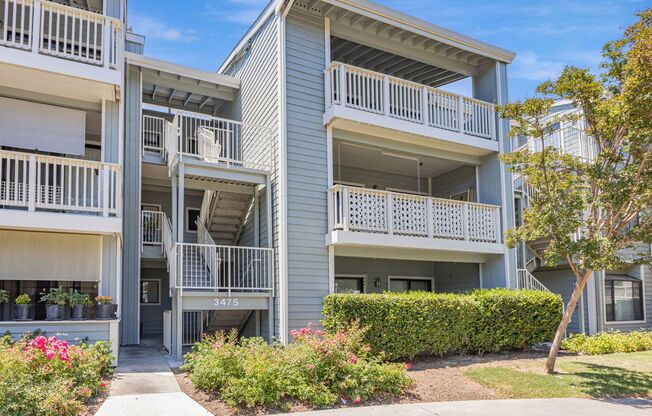 Top-Floor 2BR Condo for Rent – Gated Community, Prime Fremont Location