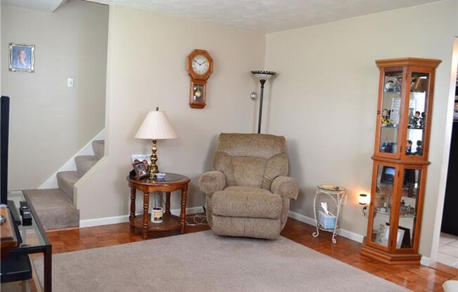 5Bed | 2bath Home in West Mifflin, PA