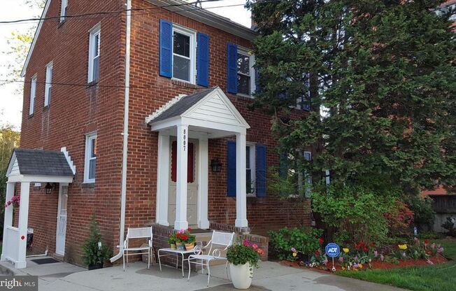 Charming Colonial in the heart of Bethesda
