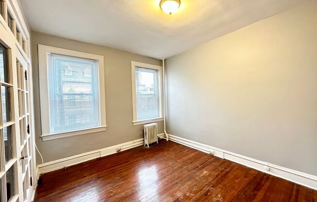 1 bed, 1 bath, 1 sqft, $1,250, Unit 2E