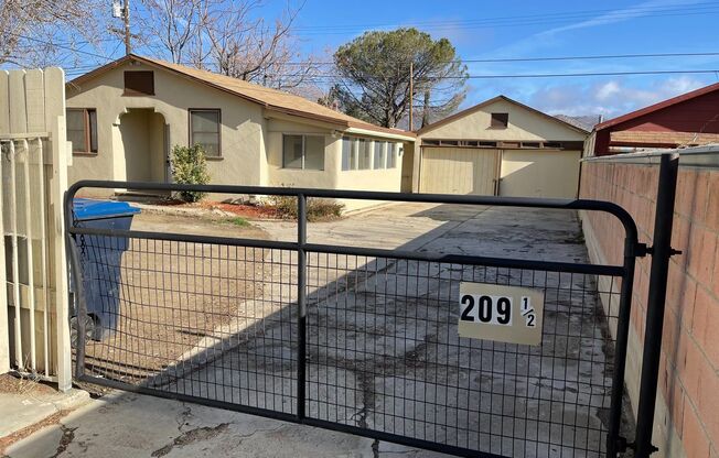 Tehachapi City 3+1 car garage & fenced yard