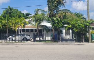 Palomita Apartments