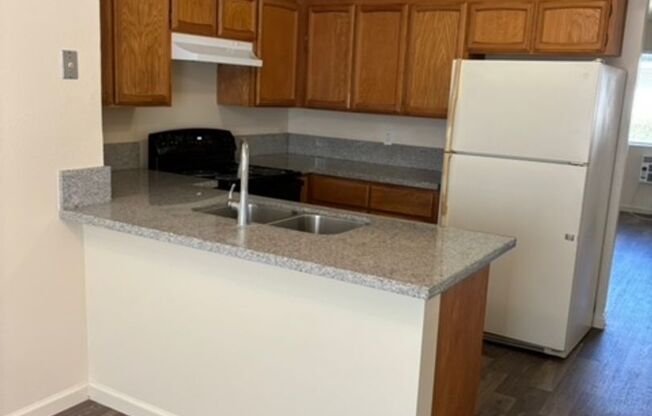 2 beds, 1 bath, $1,457, Unit 429 Robinson Ave #12