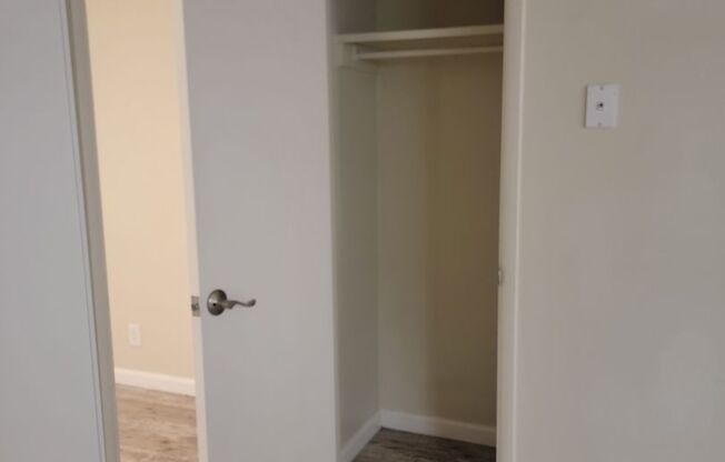 1 bed, 1 bath, 600 sqft, $1,200, Unit B