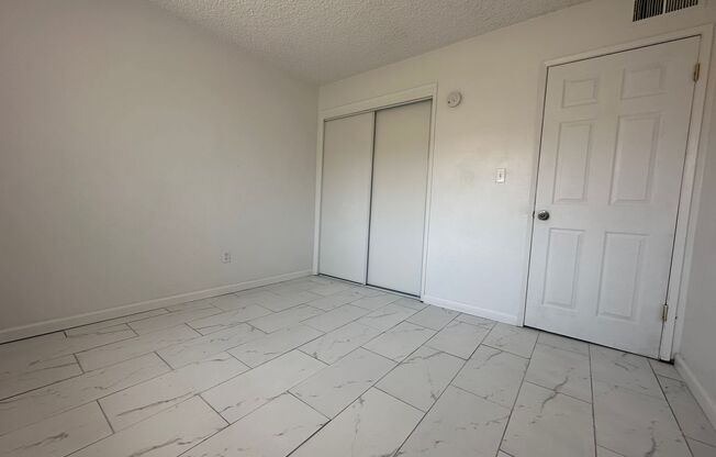 2 beds, 1 bath, 850 sqft, $1,050, Unit 27