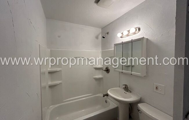 2 beds, 1 bath, $1,295