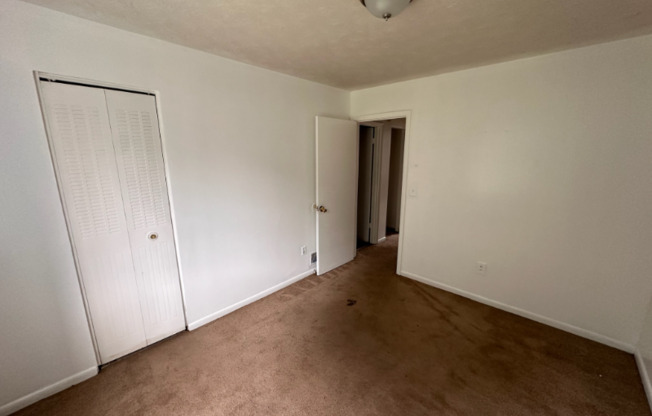 1 10 JOLLY AVE APTS