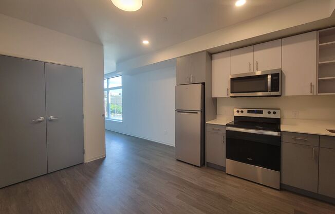 Studio, 1 bath, 480 sqft, $1,710, Unit 617