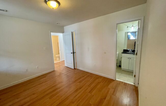 1 bed, 1.5 baths, $1,895, Unit B