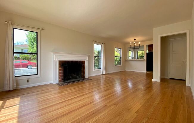 Renovated Single-Family Home on the Peninsula - Pets Negotiable