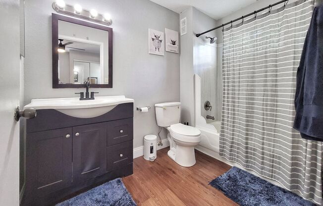 3 beds, 3 baths, $1,700, Unit Unit 527