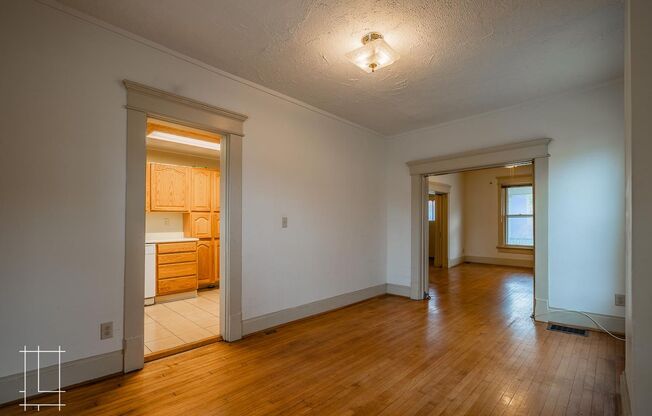 3 beds, 1 bath, $1,800, Unit 1212 Dennison Ave