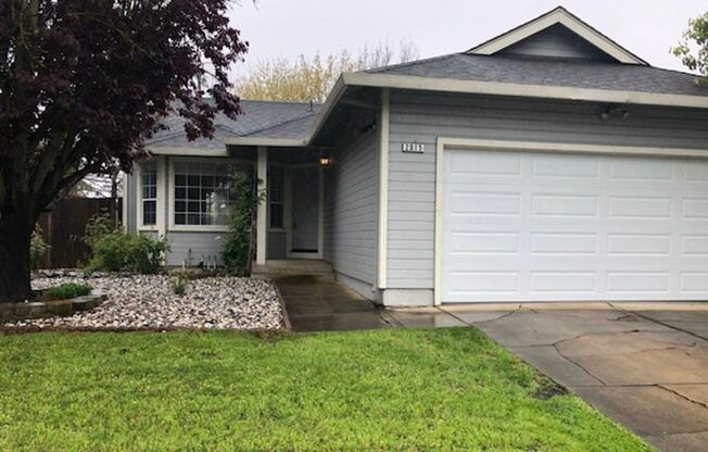 Lovely Single Level Home in Santa Rosa 3 bd/2ba with 2 Car Garage