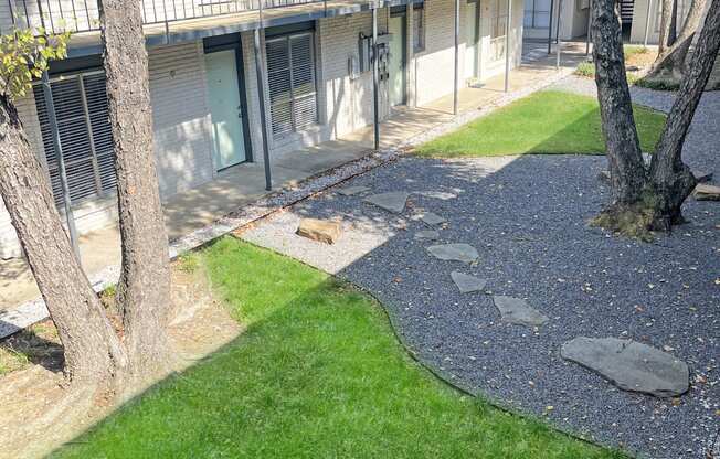 a view of the courtyard at the whispering winds apartments in pearland, tx at The Junction, Memphis, TN