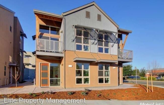 2747 Del Rio Place #A
