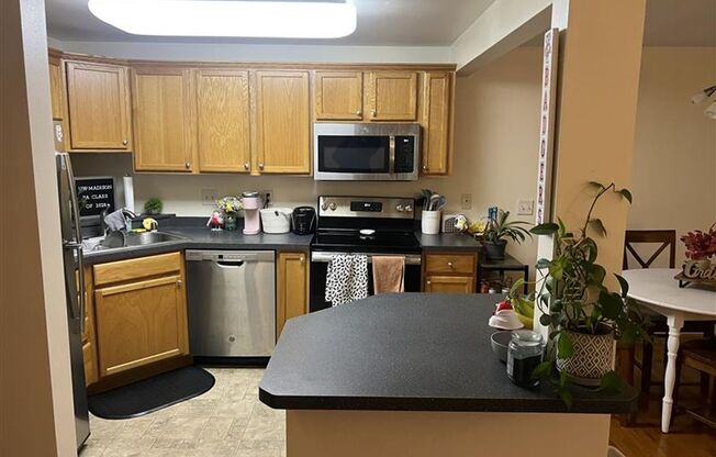 2 beds, 1 bath, 875 sqft, $1,770, Unit 26A