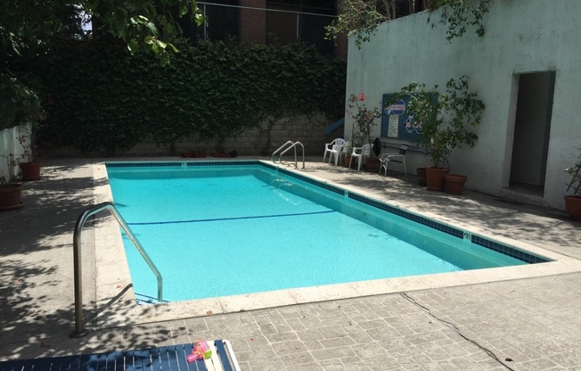 Charming 2bed/2bath Condo with HUGE Private Patio in Sherman Oaks!