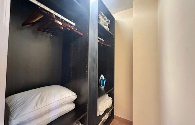 Studio, 1 bath, $2,400, Unit Unit 930