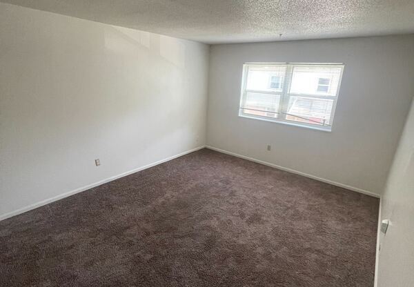 1409 W MAPLE AVE