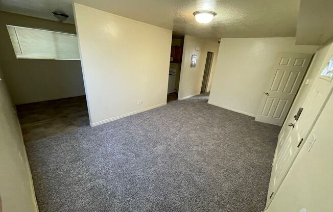 2 beds, 1 bath, 900 sqft, $1,300, Unit 1