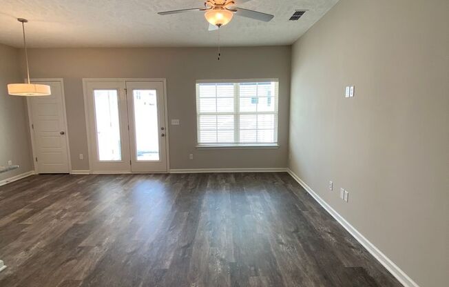 *SPECIALS OFFERED* Brand New Luxury Townhome! 3 BR, 2.5 BA, 1 Car Garage, Pool, Dog Park, and More!