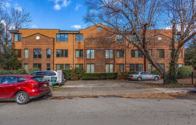INCREDIBLE LOCATION IN HEART OF HILLSBORO VILLAGE!