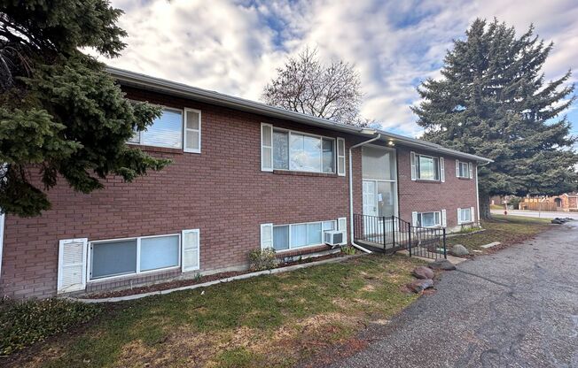 2 beds, 1 bath, 940 sqft, $1,295, Unit Unit 06